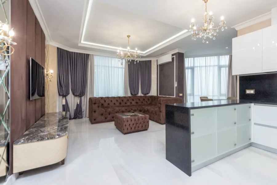 Lichte woonkamer van een verkochte woning