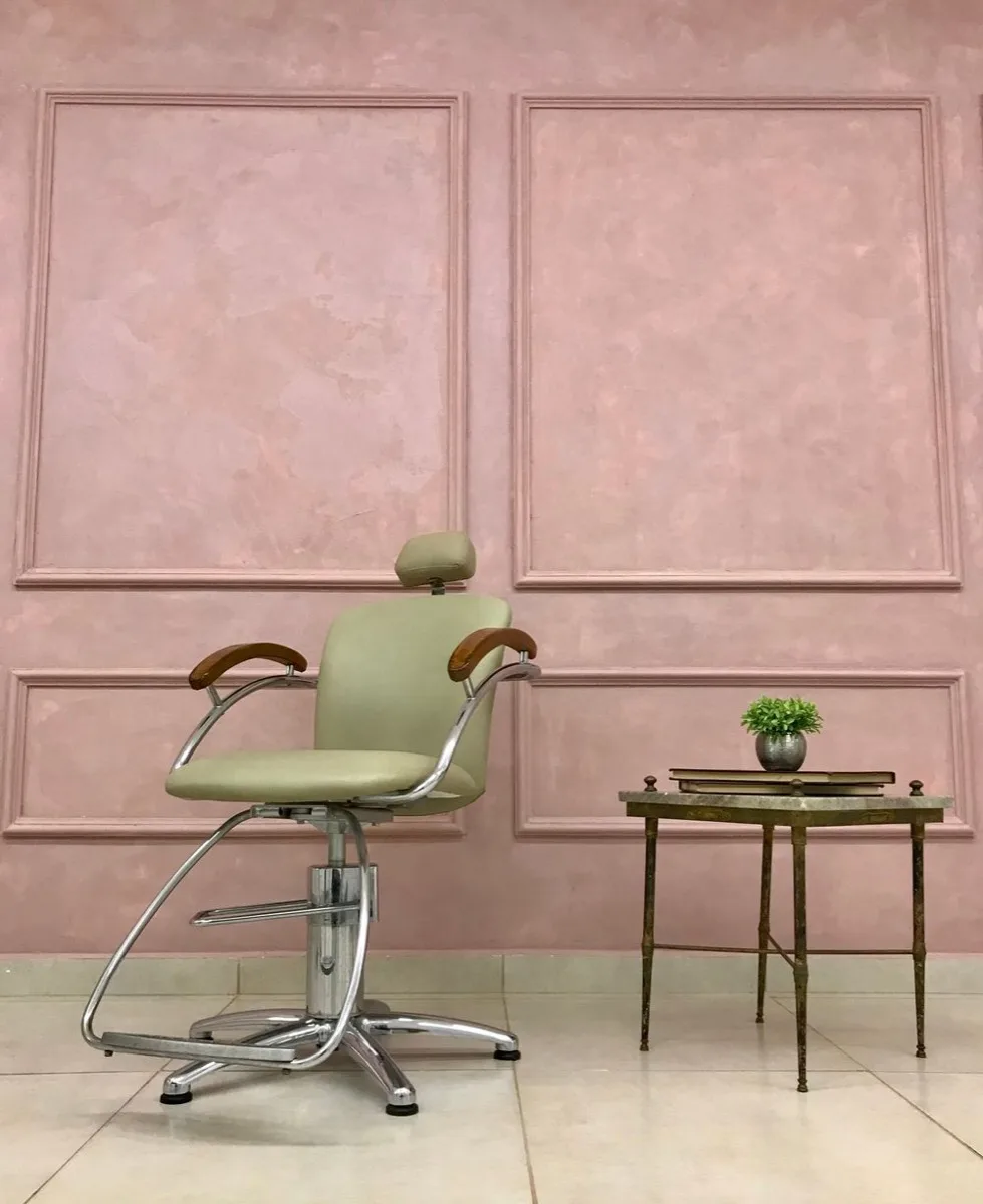 Behandelstoel bij Studio Blush