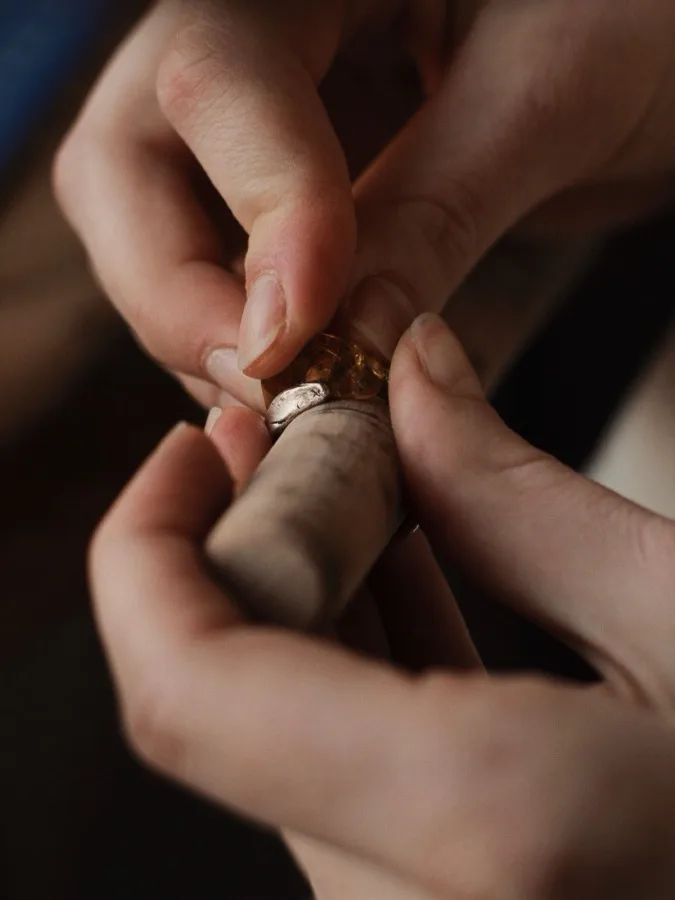 Gerecycled goud verwerkt tot sieraden bij Noor Sieraden